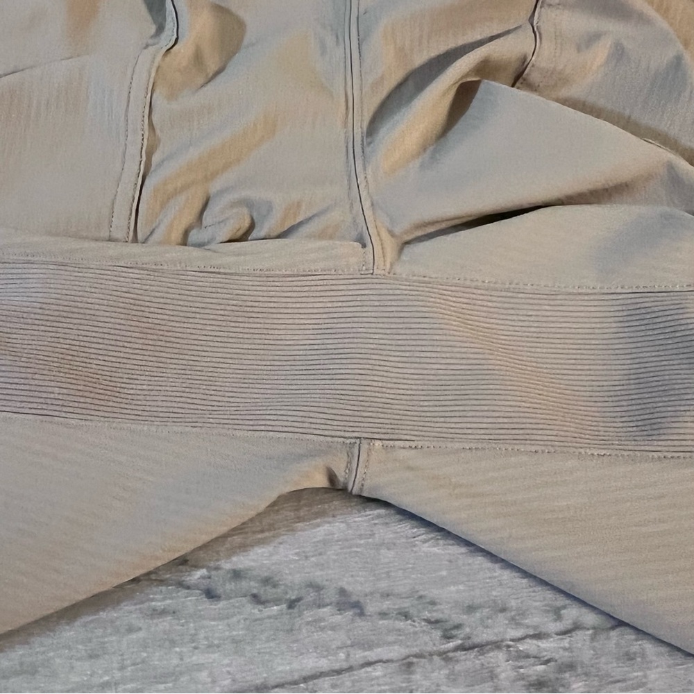 Lululemon Beyond the Studio Crop - Picture 11 of 16